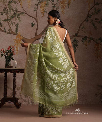 Hena_Green_Handloom_Pure_Linen_Dhakai_Jamdani_Saree_With_Allover_Jaal_WeaverStory_04