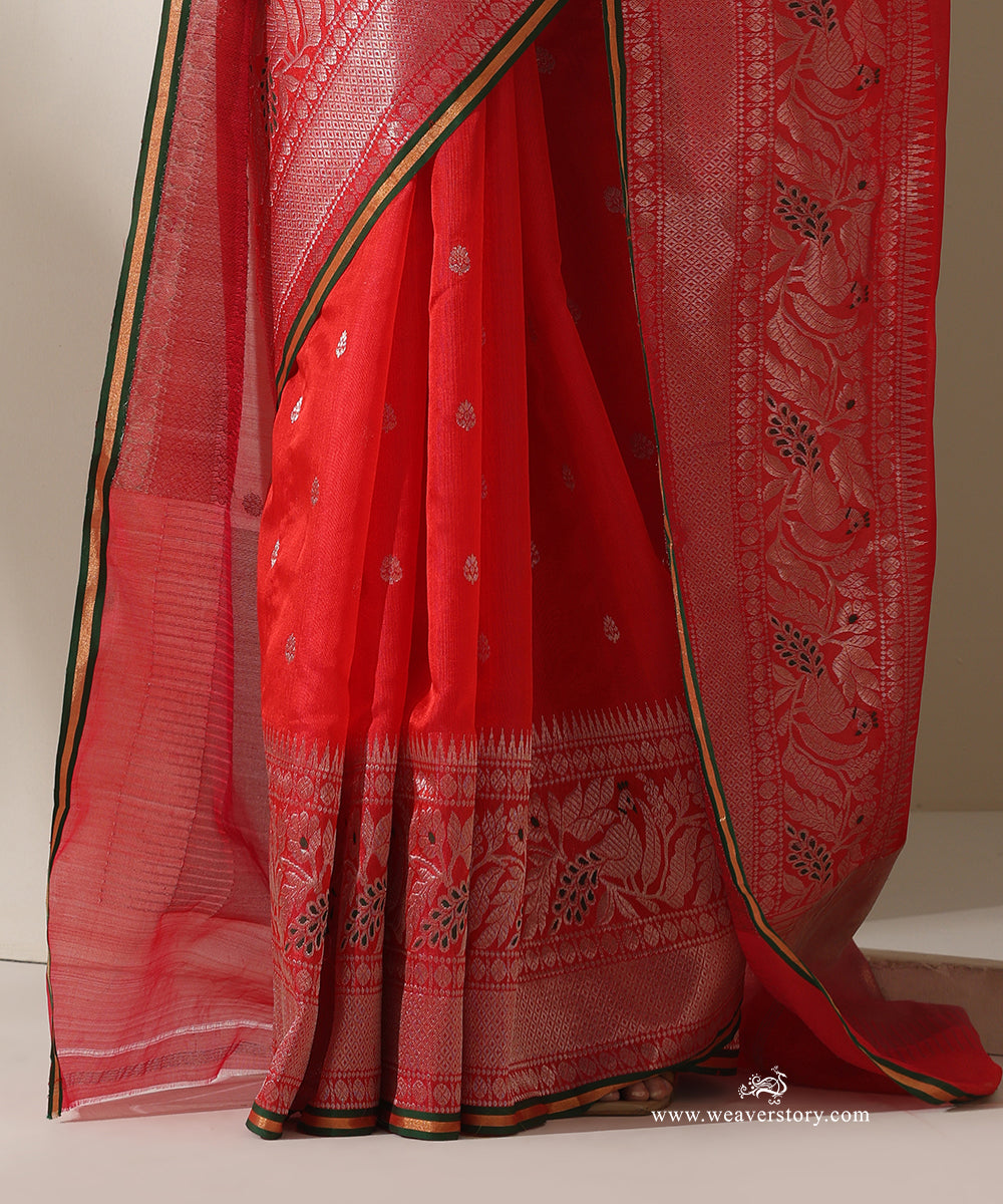 Red_Handloom_Pure_Silk_Chanderi_Eknaliya_Saree_With_Small_Booti_Pecock_Border_And_Green_Selvedge_WeaverStory_04
