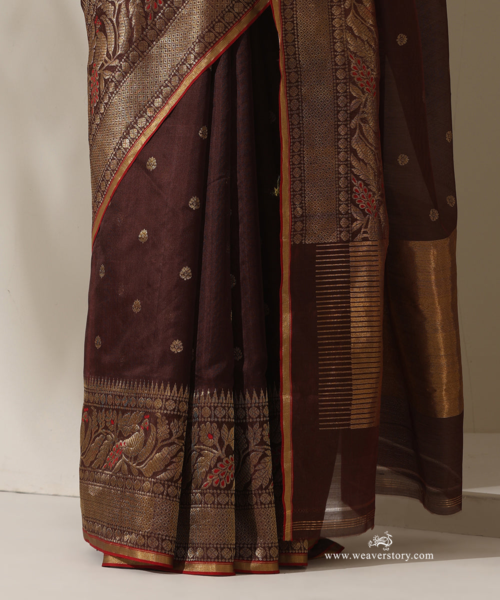 Brown_Handloom_Pure_Silk_Chanderi_Eknaliya_Saree_With_Small_Booti_And_Pecock_Border_Red_Selvedge_WeaverStory_04