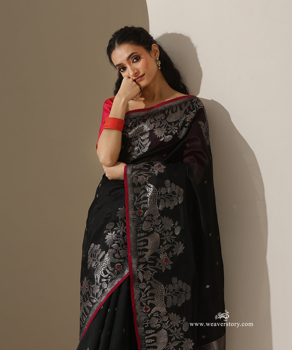 Black_Handloom_Pure_Silk_Chanderi_Eknaliya_Saree_With_Small_Booti_And_Shikargah_Border_With_Pink_Selvedge_WeaverStory_02