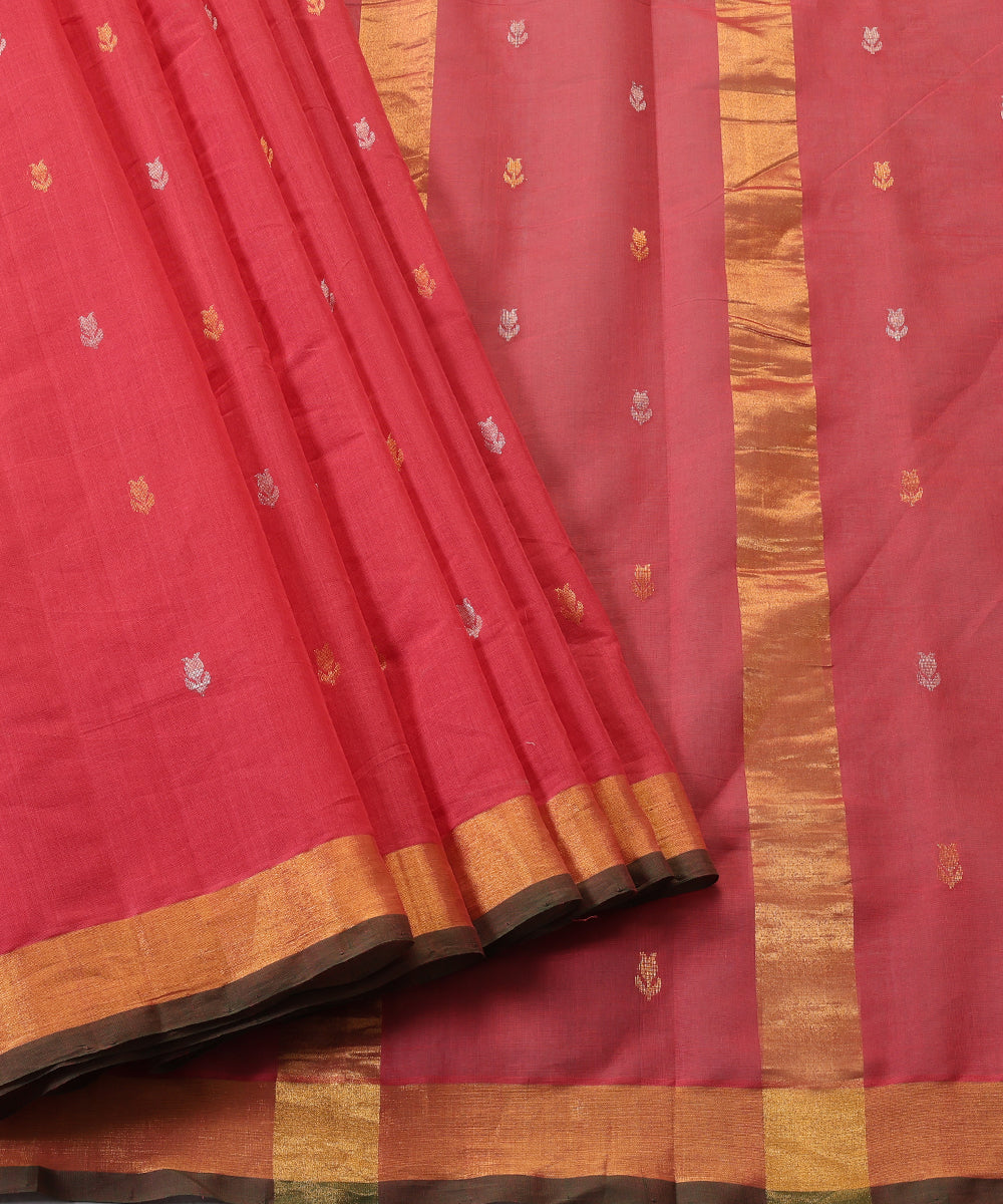 Magenta_Handloom_Pure_Cotton_Venkatagiri_Small_Lotus_Booti_Saree_With_Gold_Border_And_Green_Selvedge_WeaverStory_01