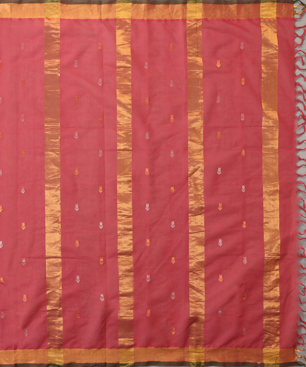 Magenta_Handloom_Pure_Cotton_Venkatagiri_Small_Lotus_Booti_Saree_With_Gold_Border_And_Green_Selvedge_WeaverStory_03