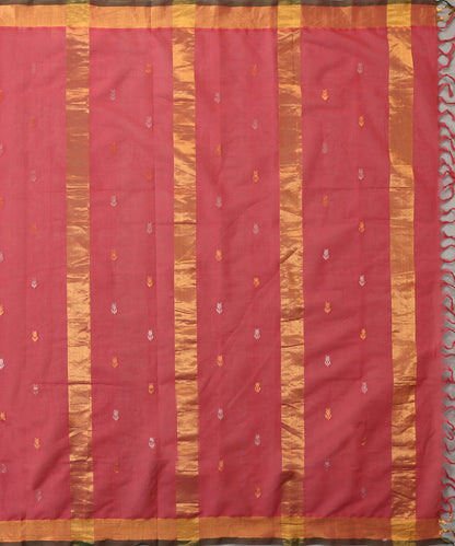 Magenta_Handloom_Pure_Cotton_Venkatagiri_Small_Lotus_Booti_Saree_With_Gold_Border_And_Green_Selvedge_WeaverStory_03