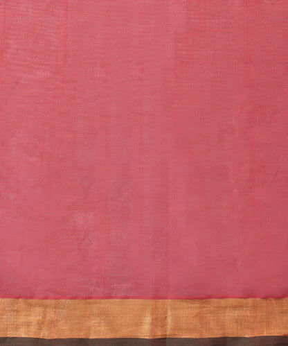 Magenta_Handloom_Pure_Cotton_Venkatagiri_Small_Lotus_Booti_Saree_With_Gold_Border_And_Green_Selvedge_WeaverStory_04