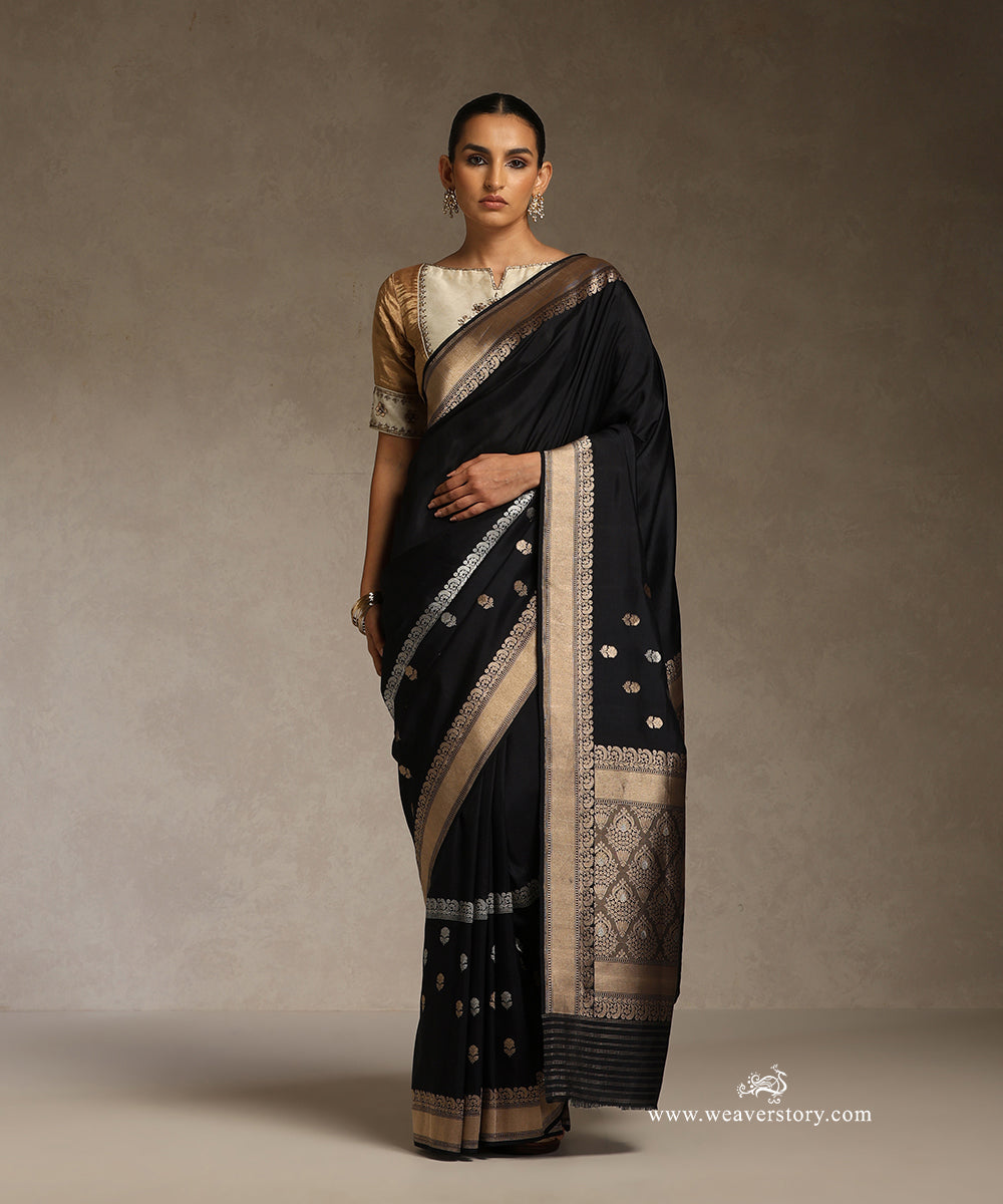 Black_Handloom_Pure_Katan_Silk_Banasari_Saree_With_Sona_Rupa_Kadhwa_Boota_WeaverStory_01