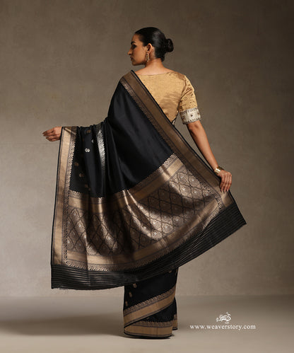 Black_Handloom_Pure_Katan_Silk_Banasari_Saree_With_Sona_Rupa_Kadhwa_Boota_WeaverStory_03