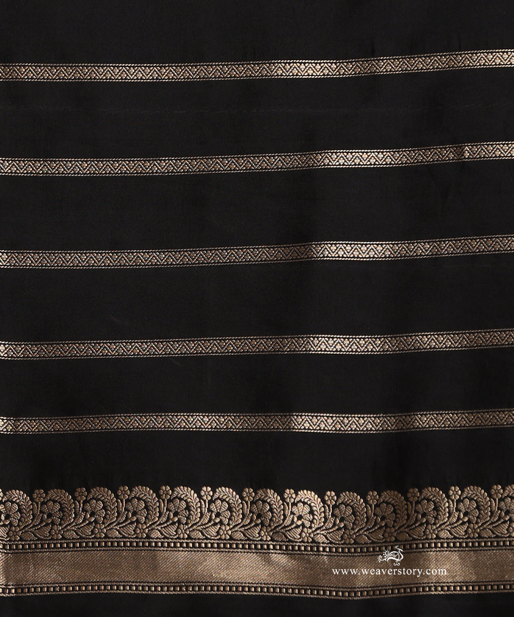 Black_Handloom_Pure_Katan_Silk_Banasari_Saree_With_Sona_Rupa_Kadhwa_Boota_WeaverStory_05
