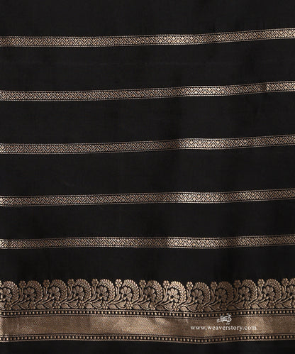 Black_Handloom_Pure_Katan_Silk_Banasari_Saree_With_Sona_Rupa_Kadhwa_Boota_WeaverStory_05