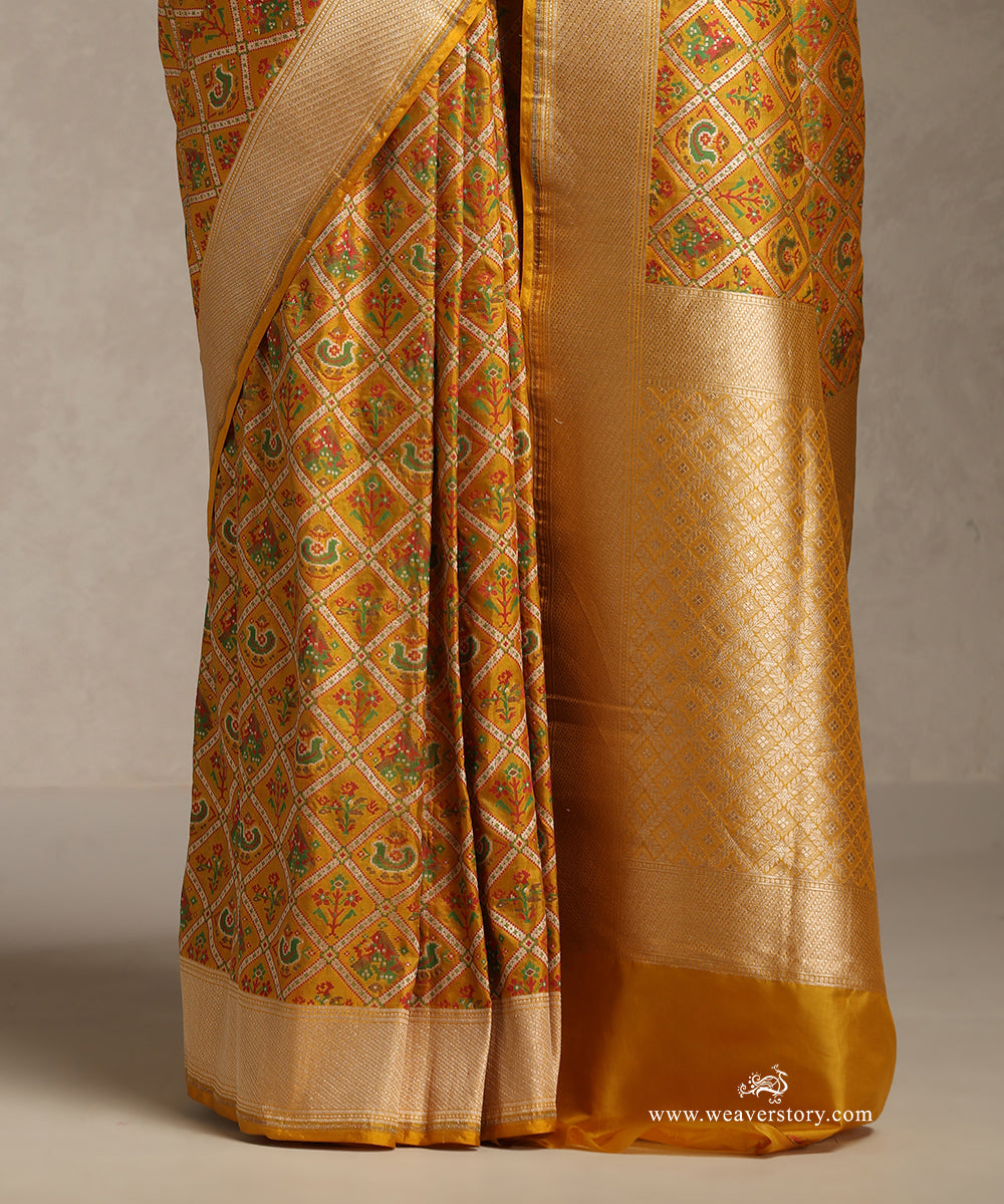 Yellow_Handloom_Pure_Katan_Silk_Saree_Banarasi_Patola_Saree_With_Floral_And_Parrot_Motifs_WeaverStory_04