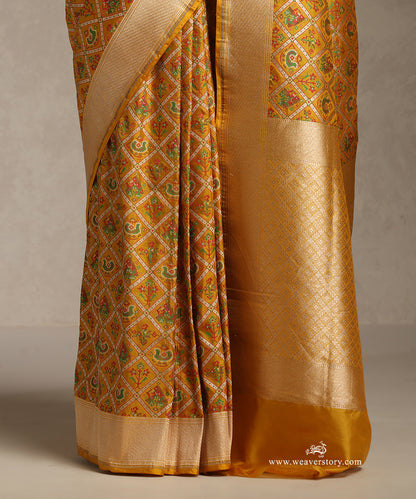 Yellow_Handloom_Pure_Katan_Silk_Saree_Banarasi_Patola_Saree_With_Floral_And_Parrot_Motifs_WeaverStory_04