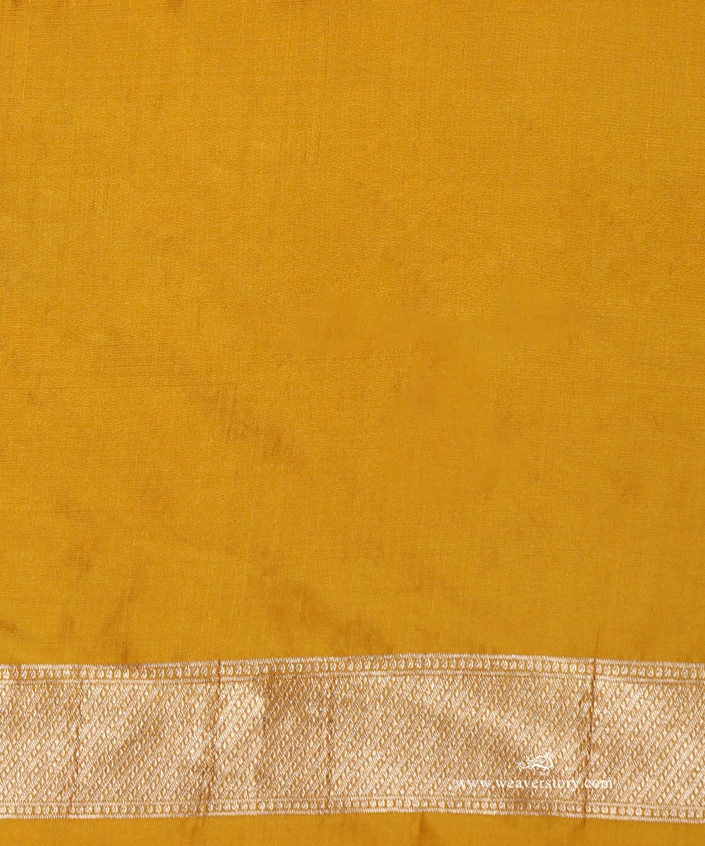 Yellow_Handloom_Pure_Katan_Silk_Saree_Banarasi_Patola_Saree_With_Floral_And_Parrot_Motifs_WeaverStory_05