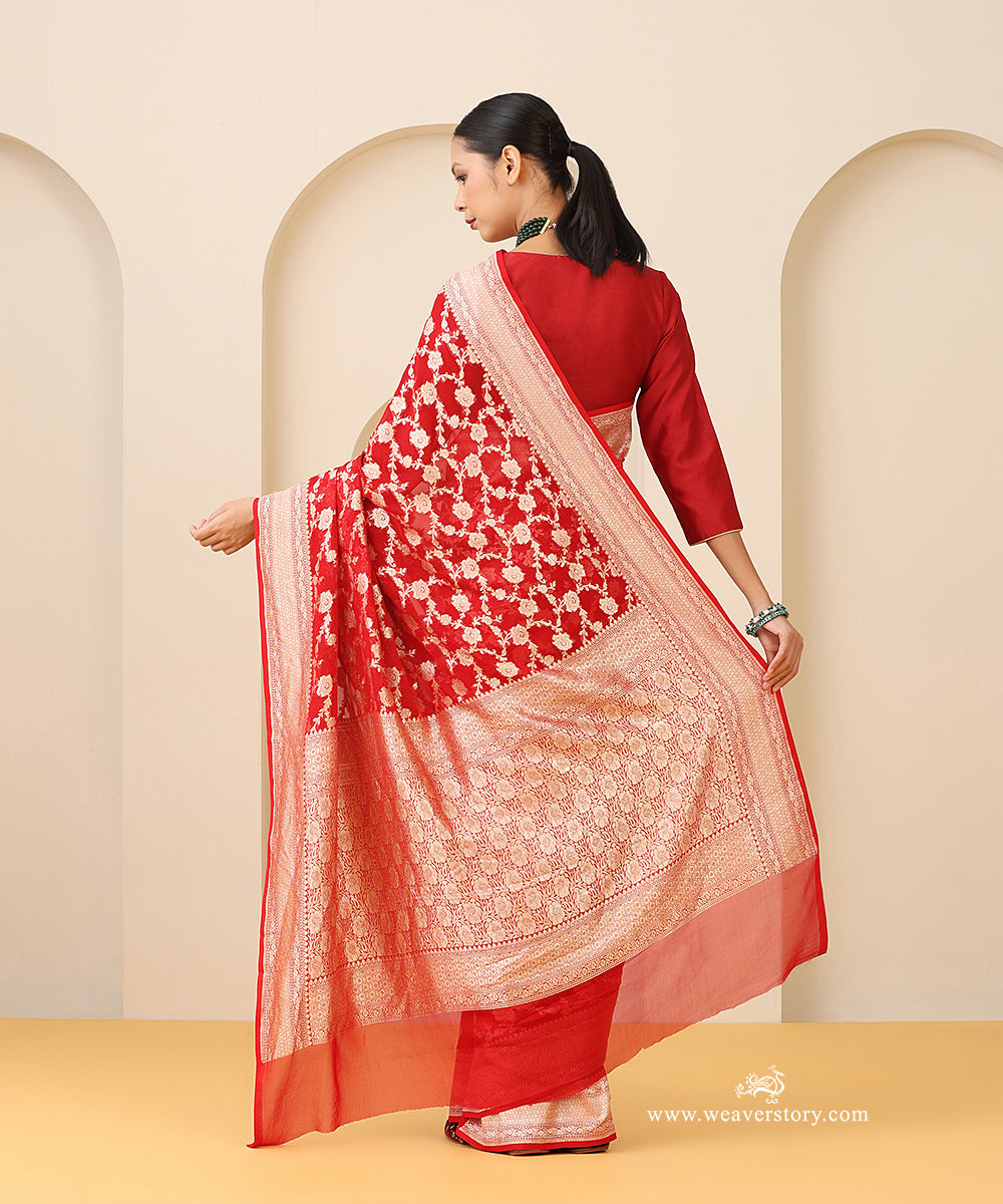 Red_Handloom_Pure_Georgette_Saree_With_Allover_Floral_Jaal_WeaverStory_03