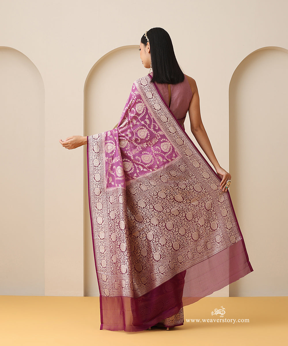 Light_Purple_Handloom_Pure_Georgette_Banarasi_Saree_With_Plum_Contrast_Border_And_Allover_Jaal_WeaverStory_03