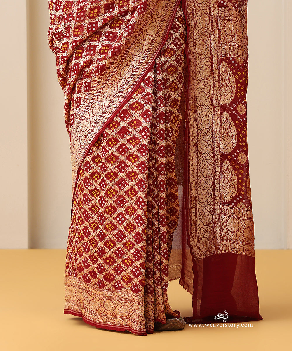 Red_Handloom_Pure_Georgette_Banarasi_Bandhej_Saree_With_Zari_Border_And_Floral_Pallu_WeaverStory_04