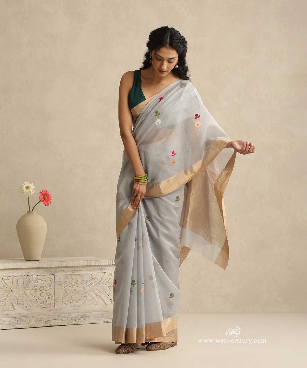 Light_Grey_Handloom_Cotton_Silk_Eknaliya_Chanderi_Saree_With_Lotus_Meena_Flower_Booti_WeaverStory_01
