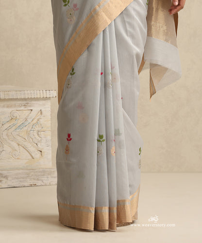 Light_Grey_Handloom_Cotton_Silk_Eknaliya_Chanderi_Saree_With_Lotus_Meena_Flower_Booti_WeaverStory_04