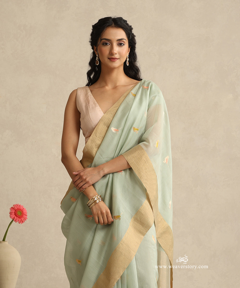 Pastel_Green_Handloom_Cotton_Silk_Eknaliya_Chanderi_Saree_With_Birds_Meena_Flower_Booti_And_Golden_Border_WeaverStory_02