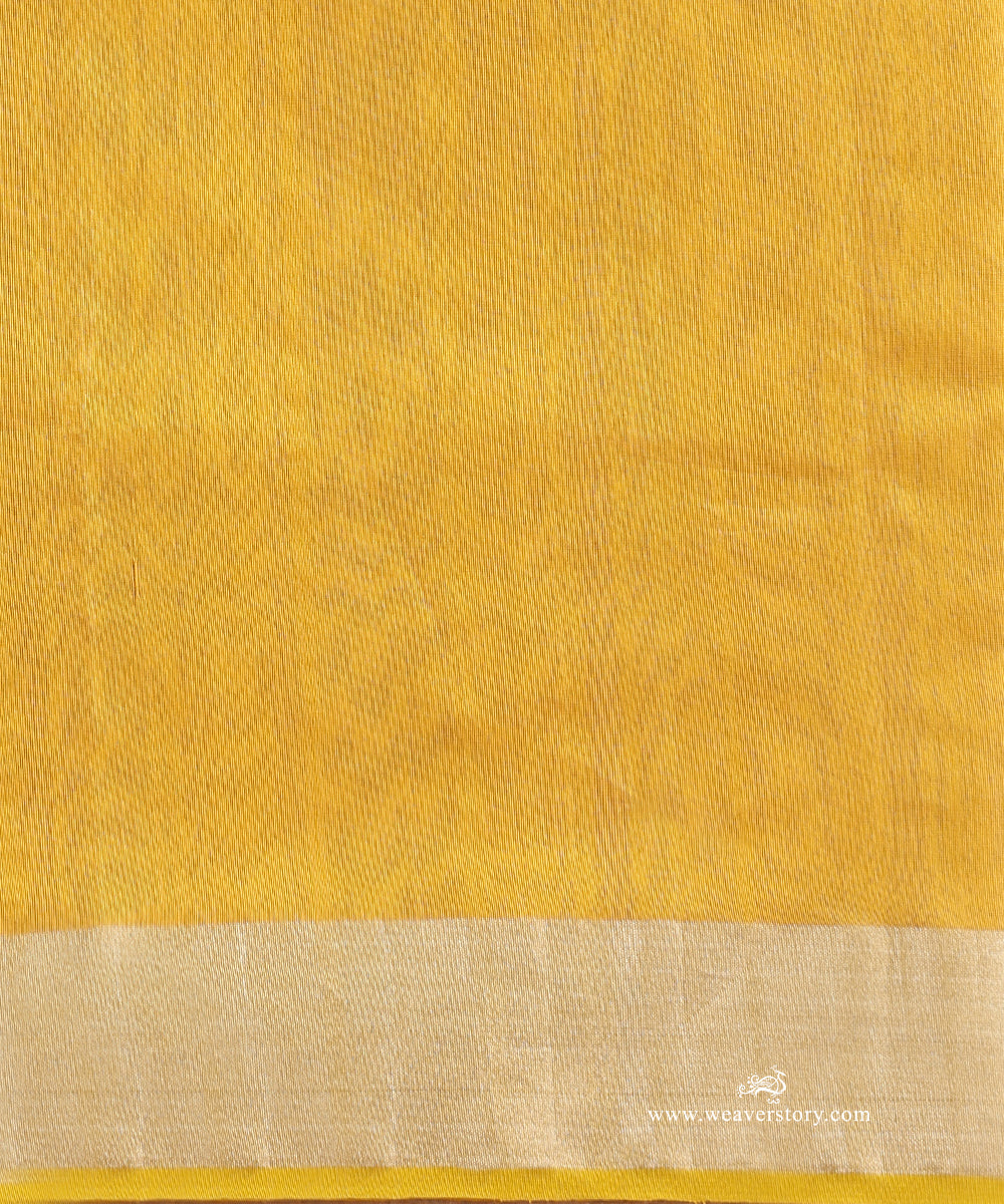 Soft_Pink_Handloom_Cotton_Silk_Eknaliya_Chanderi_Saree_With_Dragonfly_Motifs_And_Golden_Border_WeaverStory_05