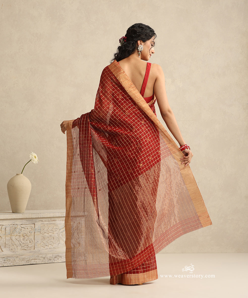 Maroon_Handloom_Silk_Eknaliya_Chanderi_Saree_With_Small_Zari_Lines_And_Gold_Big_Zari_Border_WeaverStory_03