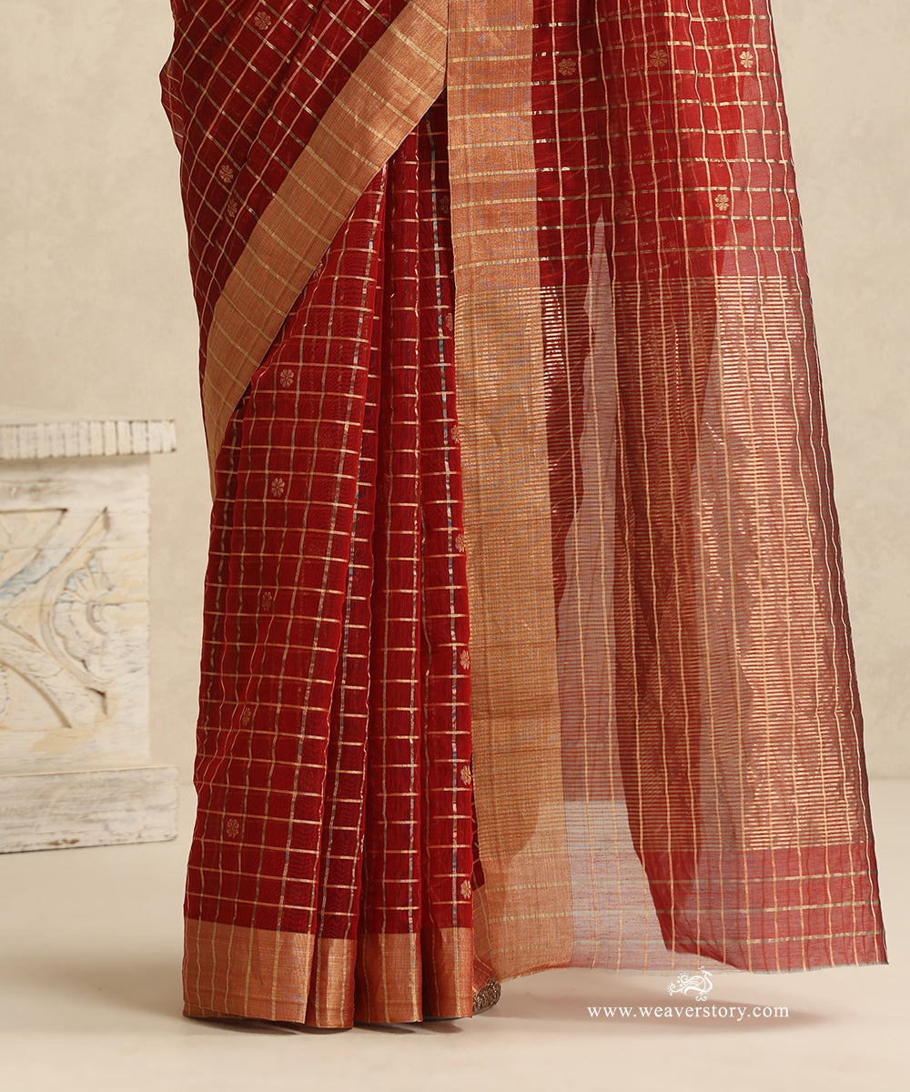 Maroon_Handloom_Silk_Eknaliya_Chanderi_Saree_With_Small_Zari_Lines_And_Gold_Big_Zari_Border_WeaverStory_04