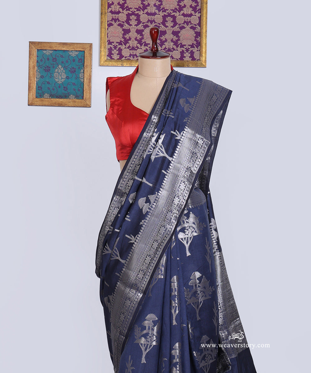 Gray_Handloom_Pure_Chiniya_Silk_Banarasi_Saree_With_Silver_Zari_Tree_Motifs_WeaverStory_02