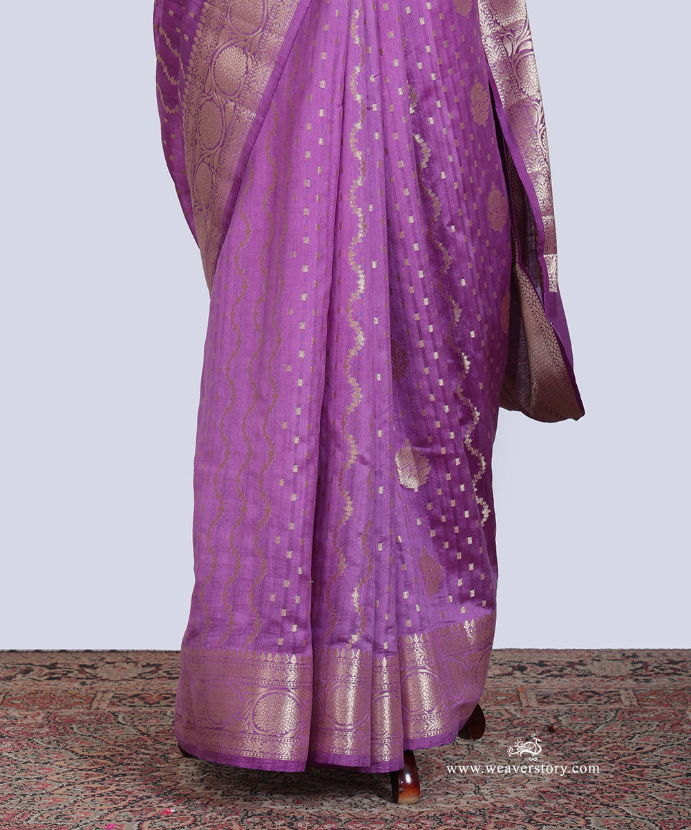 Mouve_Handloom_Pure_Chiniya_Silk_Banarasi_Saree_With_Gold_Zari_Flower_Border_WeaverStory_03