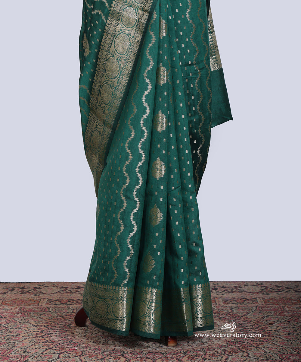 Green_Handloom_Pure_Chiniya_Silk_Banarasi_Saree_With_Gold_Zari_Flower_Border_WeaverStory_03