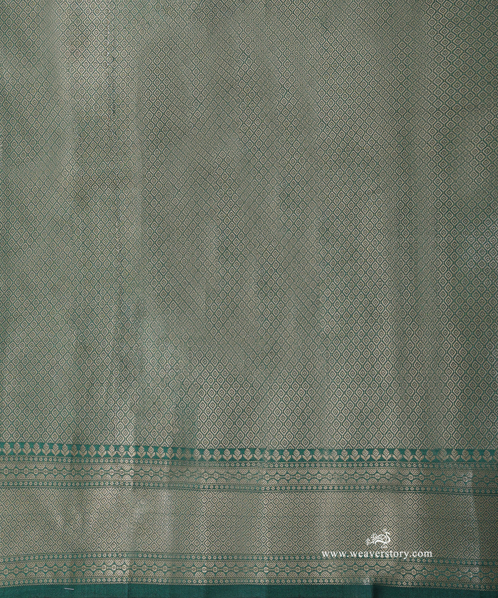 Green_Handloom_Pure_Chiniya_Silk_Banarasi_Saree_With_Gold_Zari_Flower_Border_WeaverStory_05