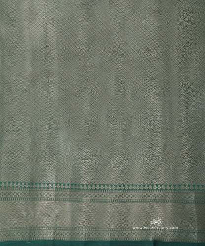 Green_Handloom_Pure_Chiniya_Silk_Banarasi_Saree_With_Gold_Zari_Flower_Border_WeaverStory_05