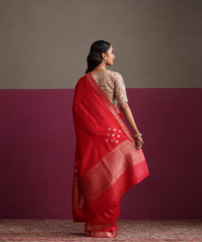 Fuchsia_Pink_Pure_Katan_Silk_Banarasi_Saree_With_Zari_Border_WeaverStory_03