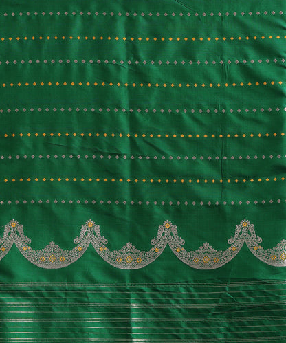 Green_Pure_Katan_Silk_Banarasi_Kadhwa_Saree_With_Scalloped_Border_WeaverStory_05