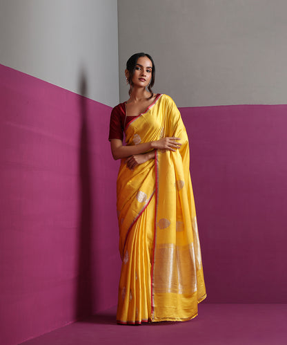 Yellow_Pure_Satin_Silk_Banarasi_Kadhwa_Saree_With_Guldasta_Motifs_WeaverStory_02