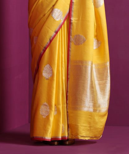 Yellow_Pure_Satin_Silk_Banarasi_Kadhwa_Saree_With_Guldasta_Motifs_WeaverStory_04