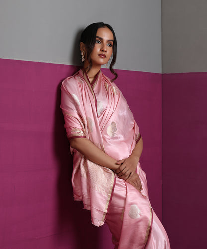 Baby_Pink_Pure_Satin_Silk_Banarasi_Kadhwa_Saree_With_Gold_Silver_Floral_Motifs_WeaverStory_01
