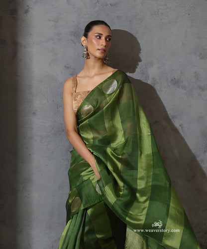 Green_Pure_Kora_Silk_Banarasi_Saree_With_Sona_Rupa_Zari_WeaverStory_01
