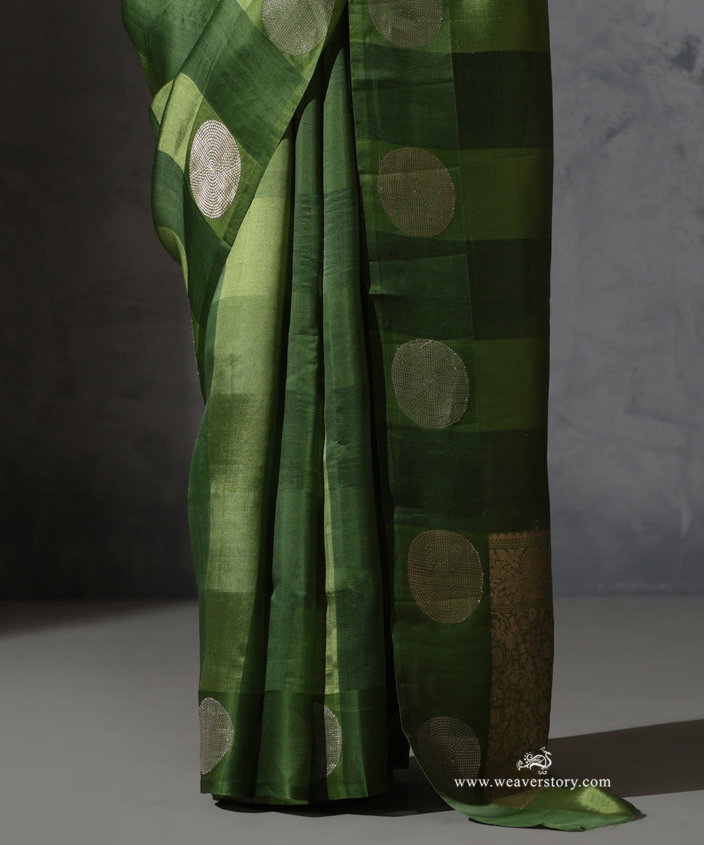 Green_Pure_Kora_Silk_Banarasi_Saree_With_Sona_Rupa_Zari_WeaverStory_04