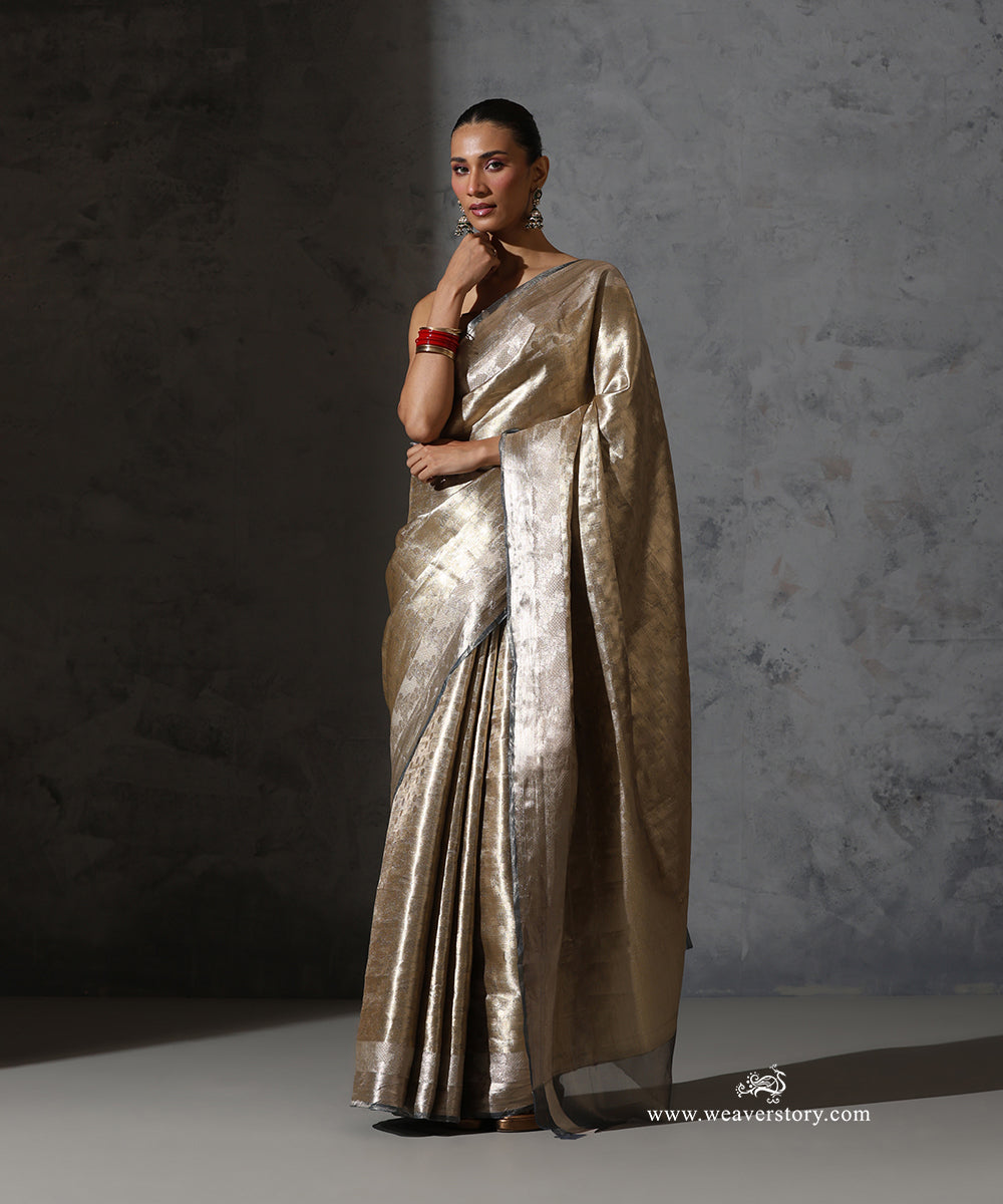 Gold_&amp;_Grey_Pure_Tissue_Kora_Silk_Banarasi_Tanchoi_Saree_With_Silver_Zari_Border_WeaverStory_02