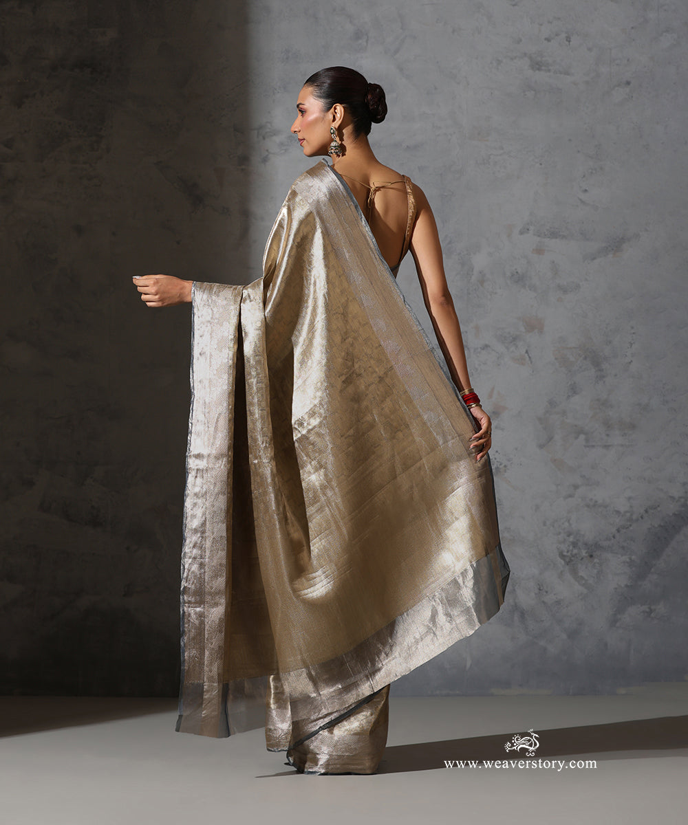 Gold_&amp;_Grey_Pure_Tissue_Kora_Silk_Banarasi_Tanchoi_Saree_With_Silver_Zari_Border_WeaverStory_03