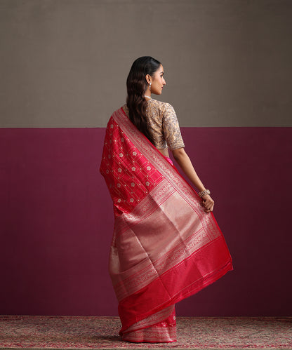 Hot_Pink_Pure_Katan_Silk_Banarasi_Checks_Saree_With_Meena_Silver_Zari_Booti_WeaverStory_03
