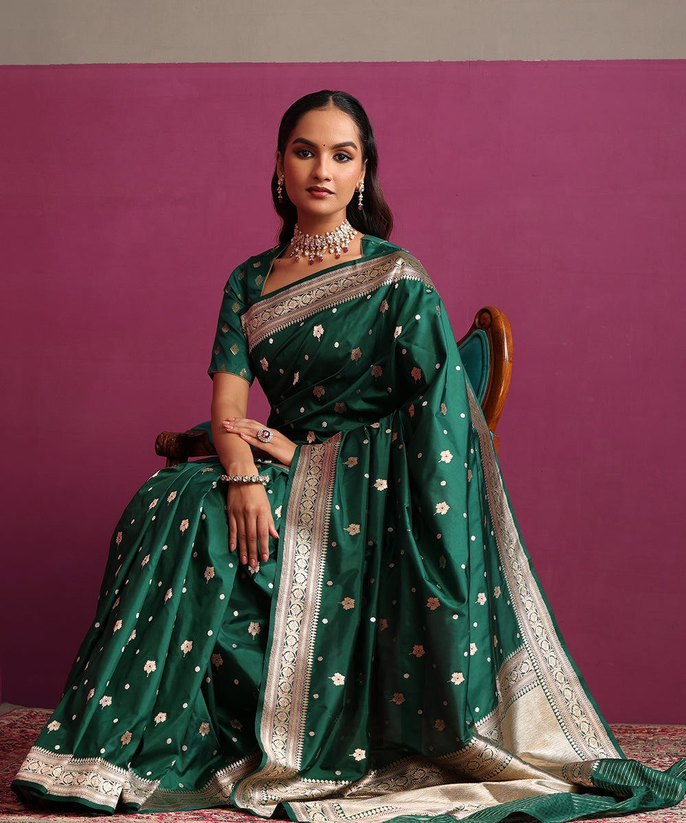 Emerald_Green_Pure_Katan_Silk_Banarasi_Ginni_Booti_Saree_With_Kadhwa_Weave_WeaverStory_01