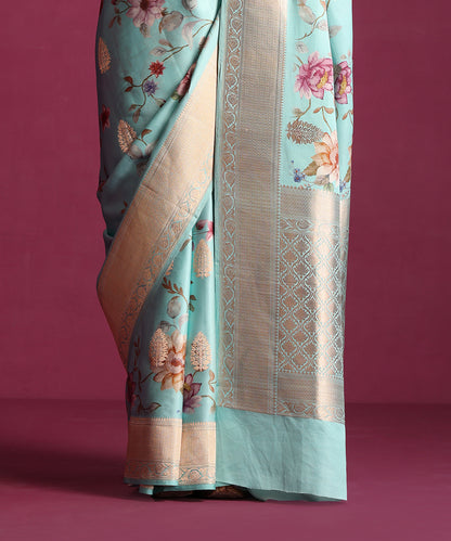 Sea_Green_Pure_Mashroo_Silk_Digital_Print_Banarasi_Saree_With_Gold_Zari_Kadhwa_Booti_WeaverStory_04
