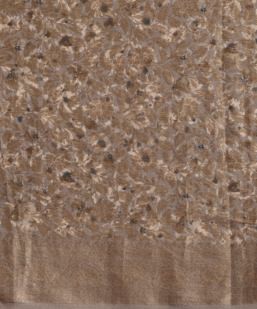 Grey_Pure_Tussar_Silk_Digital_Print_Banarasi_Saree_With_Gold_Zari_WeaverStory_05