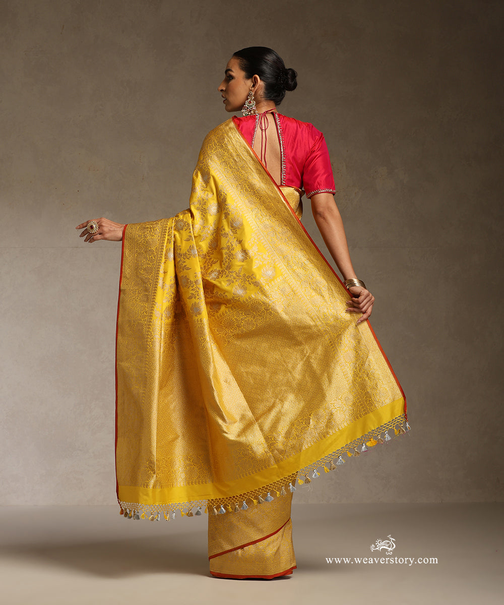 Yellow_Handloom_Pure_Katan_Silk_Kadhwa_Banarasi_Saree_With_Sona_Roopa_Floral_Jaal_WeaverStory_03