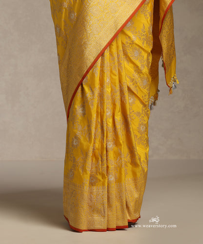 Yellow_Handloom_Pure_Katan_Silk_Kadhwa_Banarasi_Saree_With_Sona_Roopa_Floral_Jaal_WeaverStory_04