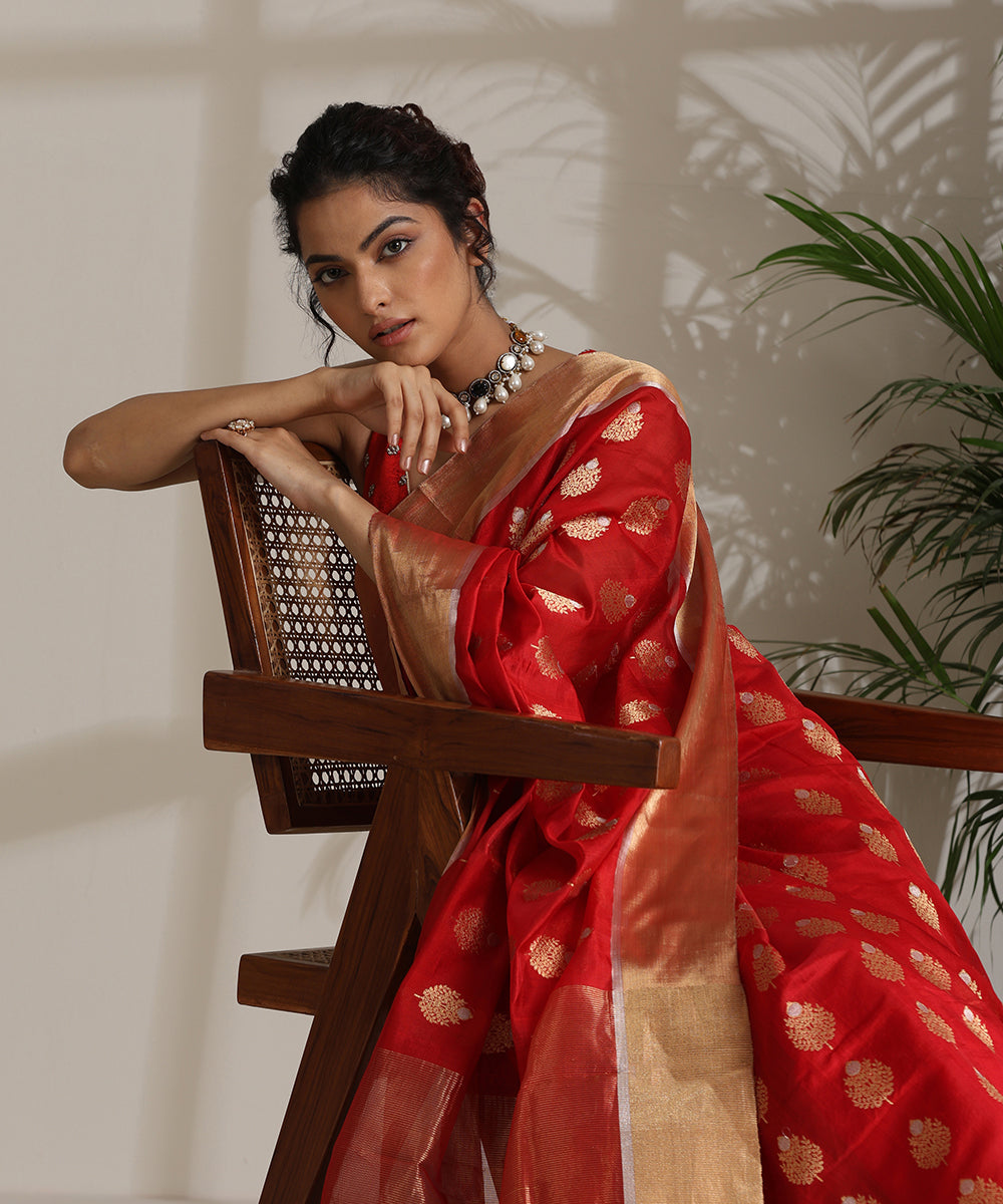 Handloom_Red_Pure_Chanderi_Silk_Saree_With_All_Over_Golden_Aanar_Pomegranate_Tree_Booti_With_Tissue_Border_WeaverStory01