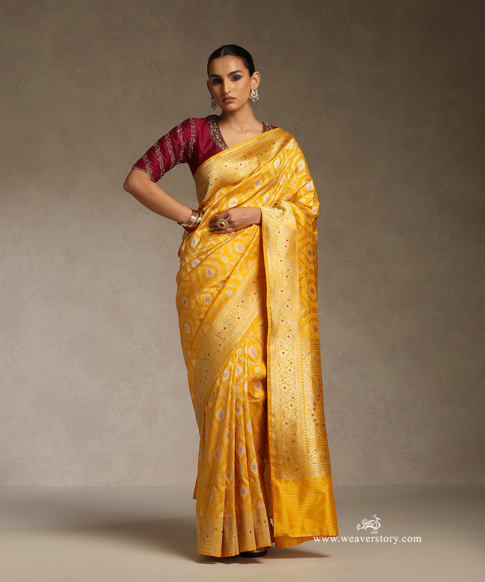 Yellow_Handloom_Pure_Katan_Silk_Kadhwa_Banarasi_Saree_With_Meena_Jangla_WeaverStory_01