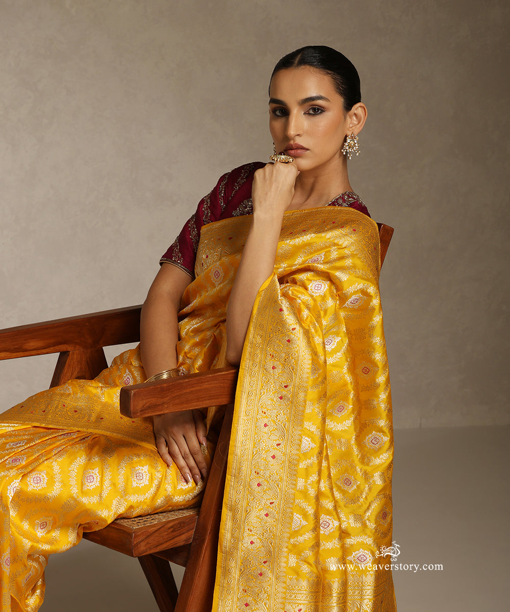 Yellow_Handloom_Pure_Katan_Silk_Kadhwa_Banarasi_Saree_With_Meena_Jangla_WeaverStory_02