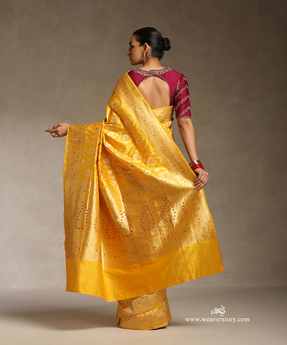 Yellow_Handloom_Pure_Katan_Silk_Kadhwa_Banarasi_Saree_With_Meena_Jangla_WeaverStory_03