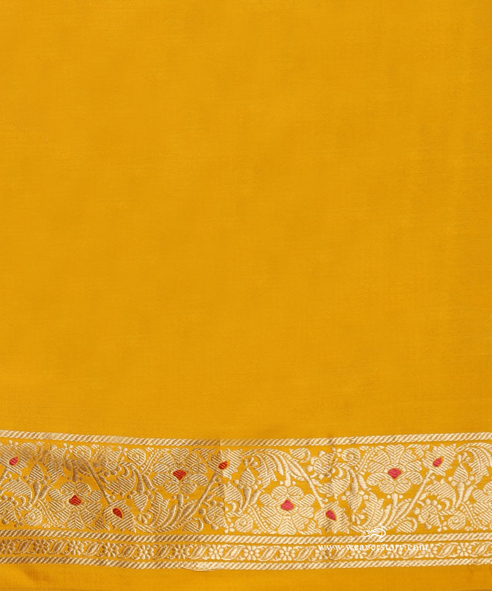 Yellow_Handloom_Pure_Katan_Silk_Kadhwa_Banarasi_Saree_With_Meena_Jangla_WeaverStory_05