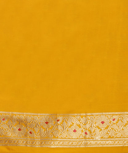 Yellow_Handloom_Pure_Katan_Silk_Kadhwa_Banarasi_Saree_With_Meena_Jangla_WeaverStory_05